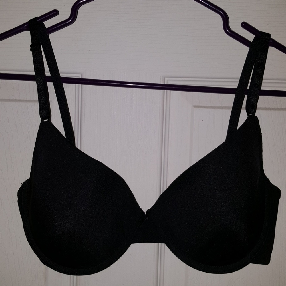 Black Maidenform bra